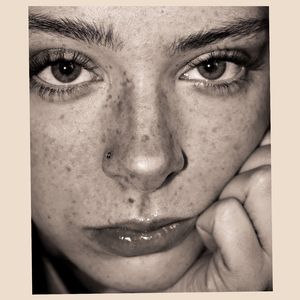 王秋儿蕾丝三角裤跳钢管舞
