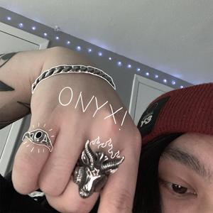 王秋儿蕾丝三角裤跳钢管舞
