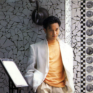 王秋儿蕾丝三角裤跳钢管舞
