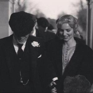 王秋儿蕾丝三角裤跳钢管舞
